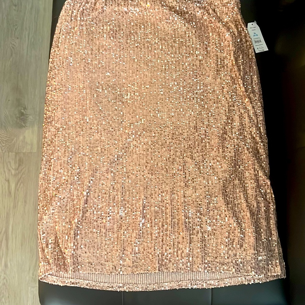 Pull on gorgeous, pink, mid length skirt.